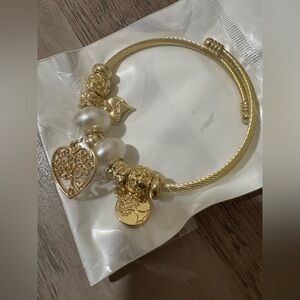 Sophisticated Gold Cable Bracelet NWT